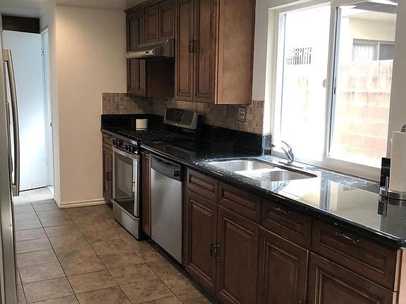 3rd image of 327 E Live Oak St APT D