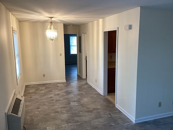 4th image of 840 Forest St APT 7