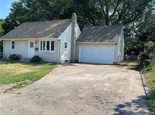 30 W Arch St, Pawcatuck, CT 06379