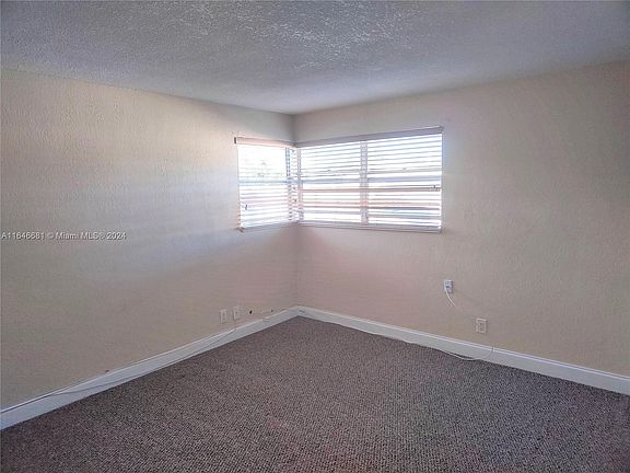 4th image of 2715 NE 49th St #20