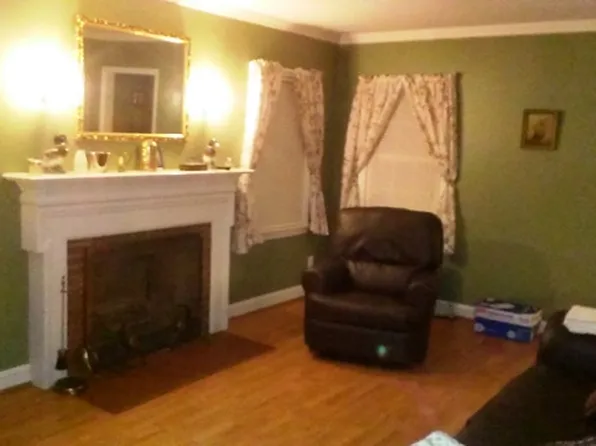 31 Evergreen Ln, New Hyde Park, NY 11040