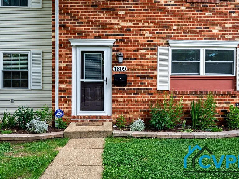 1609 Forest Hill Ct — Photo 3