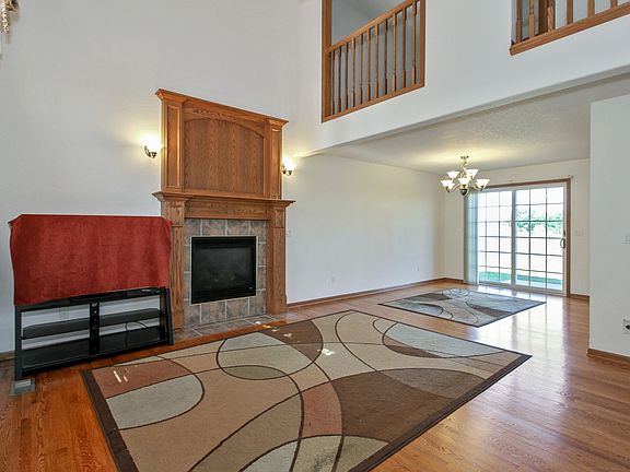 3rd image of 102 Vanburen Ave