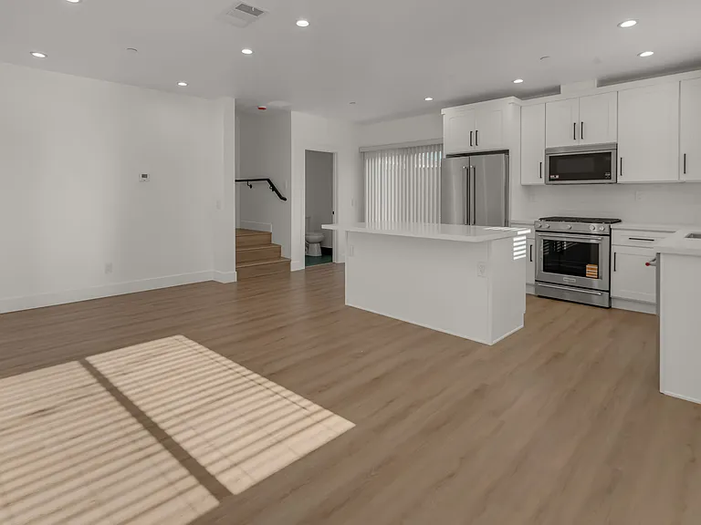15208 Fernview St #15210 — Photo 8