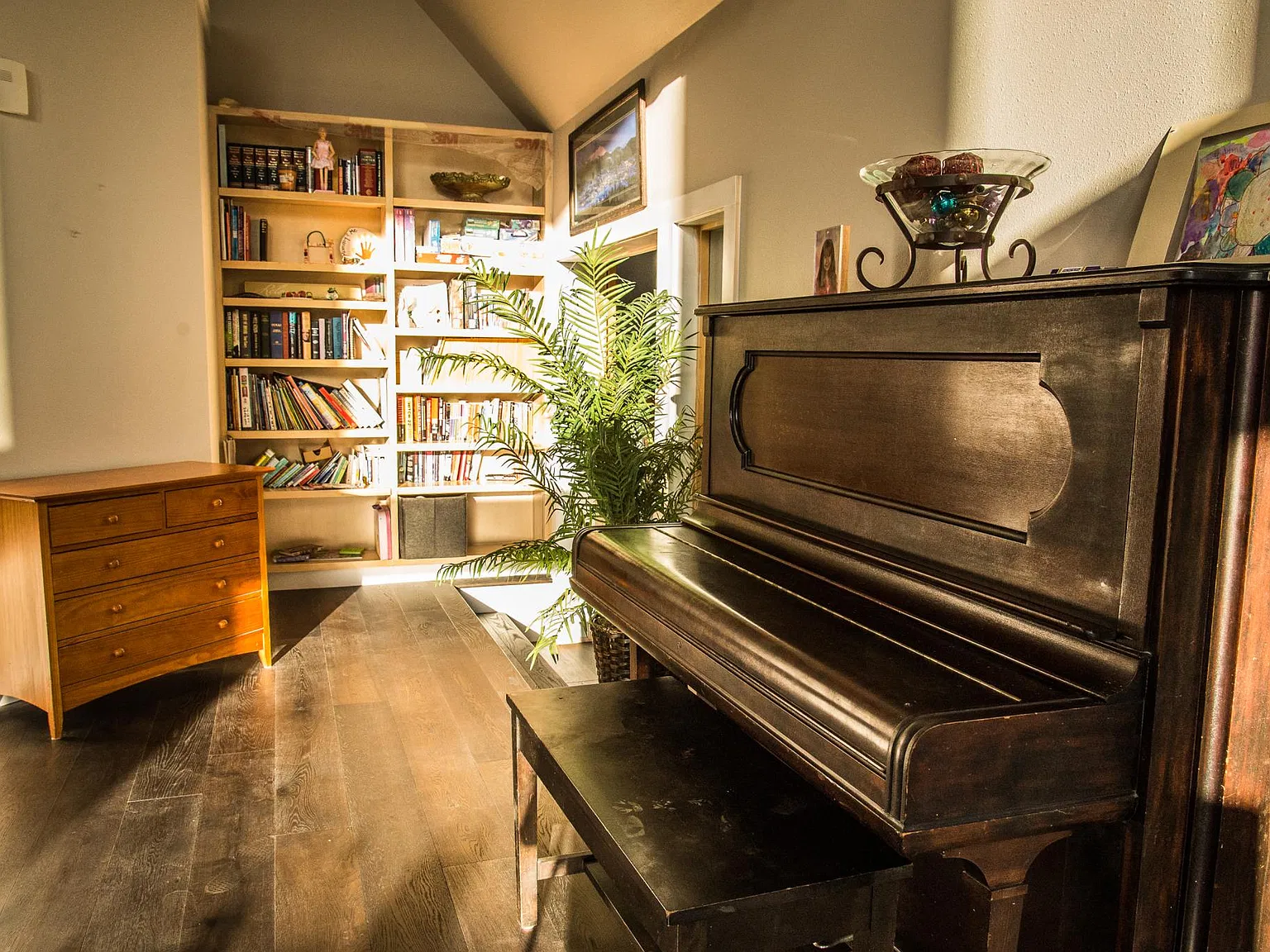 6 bed, 4237 sqft, $16,000 — Photo 4