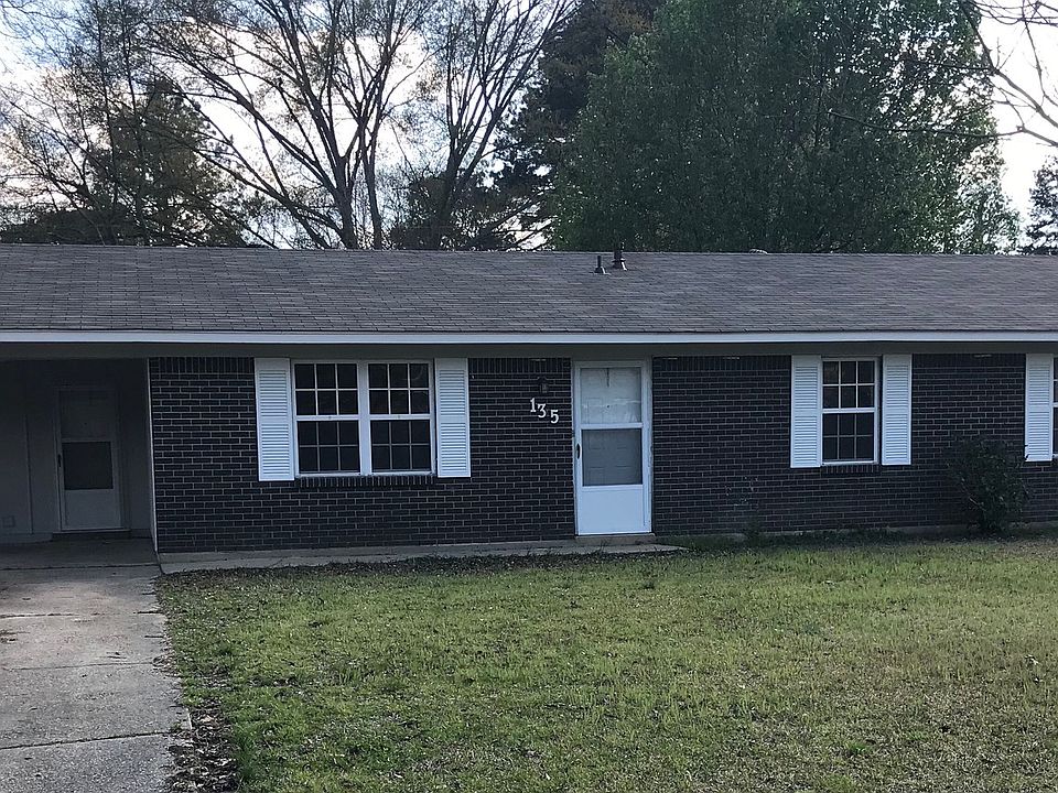 1st image of 135 Center Dr