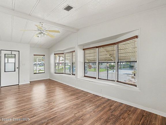 4th image of 637 Wedelia Dr