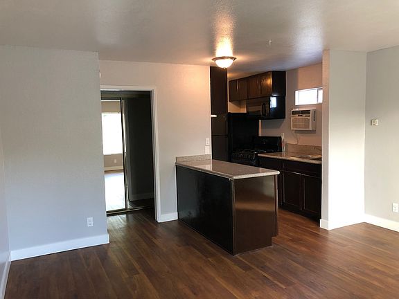 3rd image of 11443 Emelita St APT 100