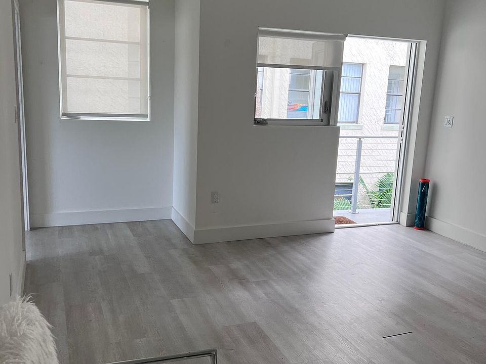 1st image of 940 Michigan Ave #12
