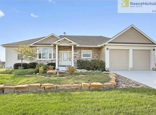 22604 Surrey Ln, Peculiar, MO 64078