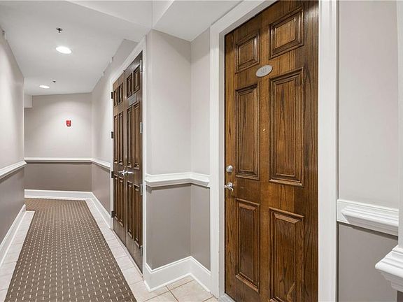 4th image of 560 Dutch Valley Rd NE APT 311