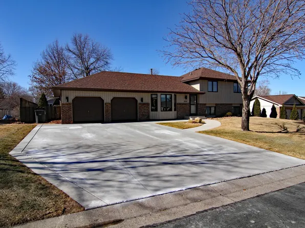 8195 Cooper Way, Inver Grove Heights, MN 55076