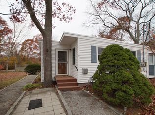 12 E Tiana Rd UNIT 6, Hampton Bays, NY 11946