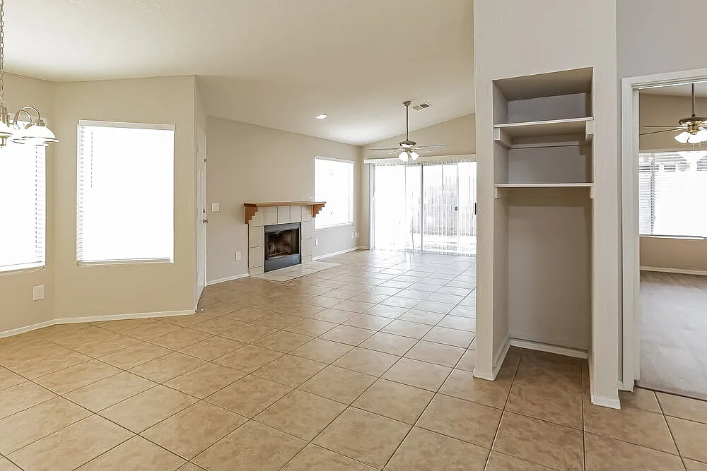 3 bed, 2.0 bath, 1200 sqft, $1,940 — Photo 3