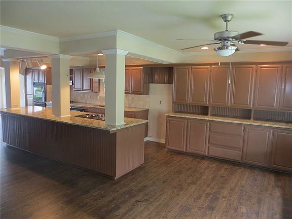 4th image of 821 Arrowhead Dr