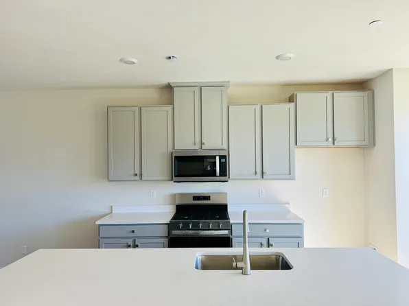 683 Olivia St, Pittsburgh, PA 15205