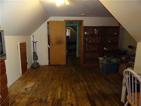 3rd image of 808 Western Park Dr