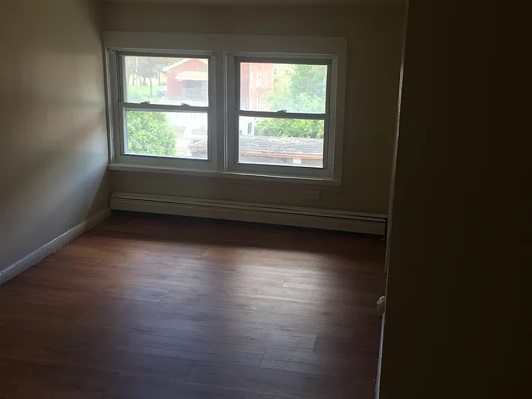 32 Center St — Photo 8