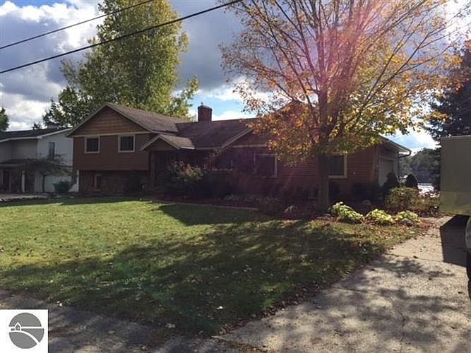 1st image of 4121 Bedaki Ave NE