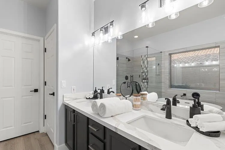 2320 E Behrend Dr — Photo 18