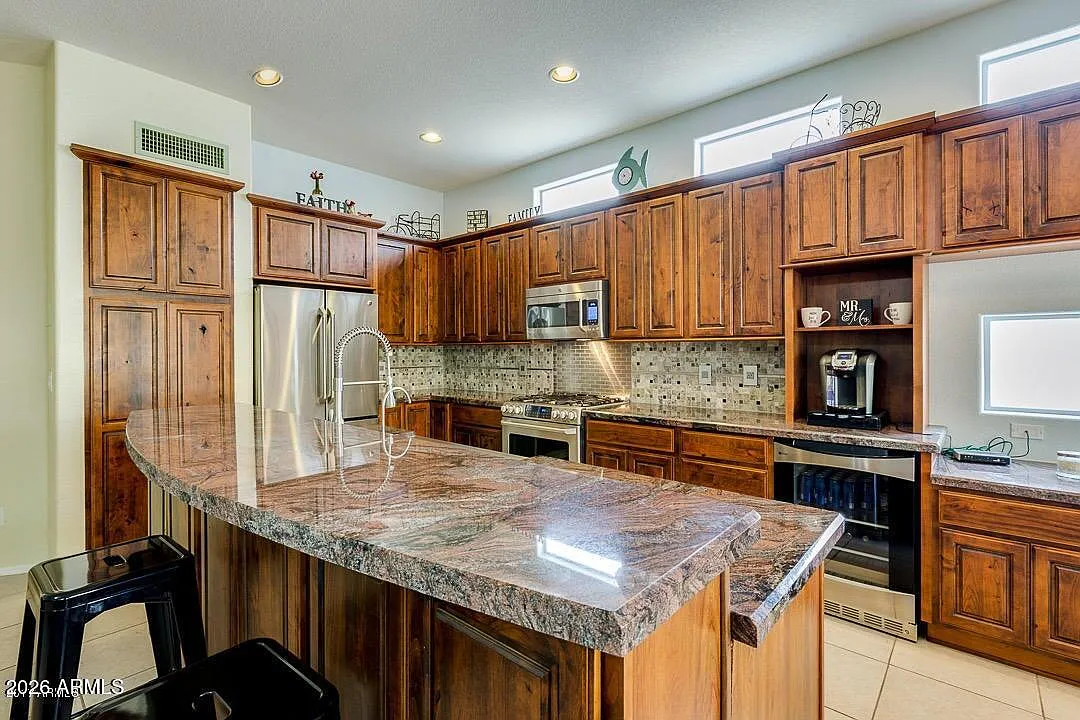 4 bed, 2.0 bath, 2256 sqft, $3,000 — Photo 3
