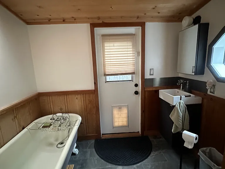 240 Farrell Dr — Photo 8
