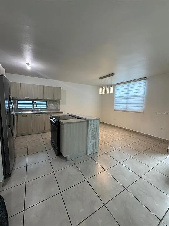 4 bed, 2.5 bath, 1800 sqft, $2,300 — Photo 4