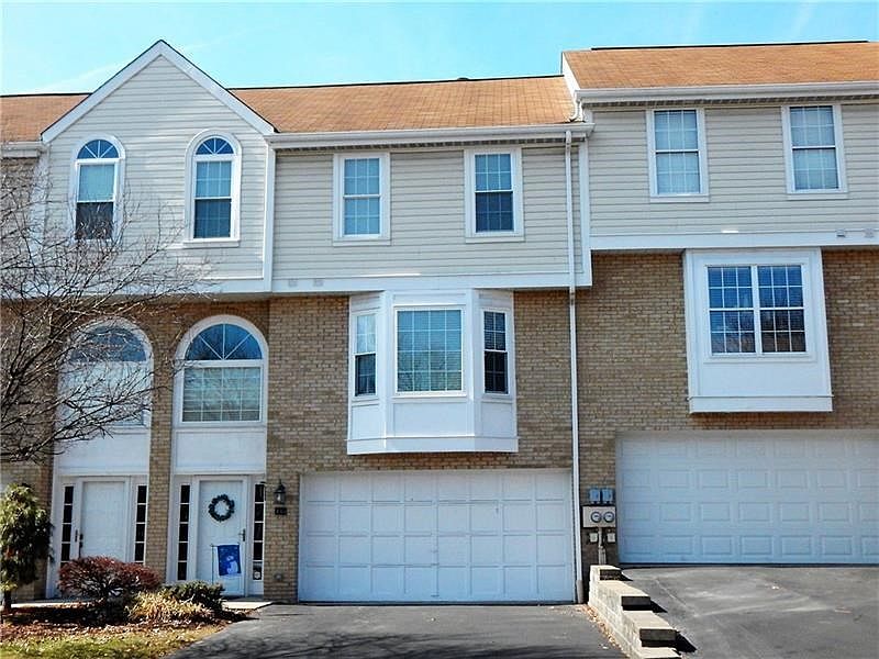 LOVELY TWO CAR GARAGE CONDO WITH NEWER WINDOWS(2010).