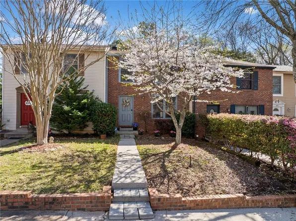 288 Roswell Commons Cir, Roswell, GA 30076