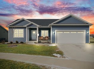 10 Kickapoo Dr, Monticello, IL 61856