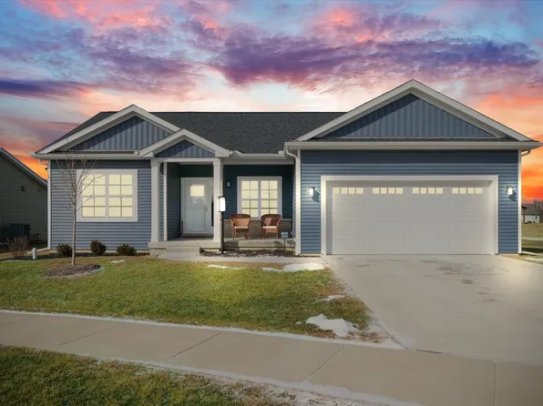 10 Kickapoo Dr, Monticello, IL 61856