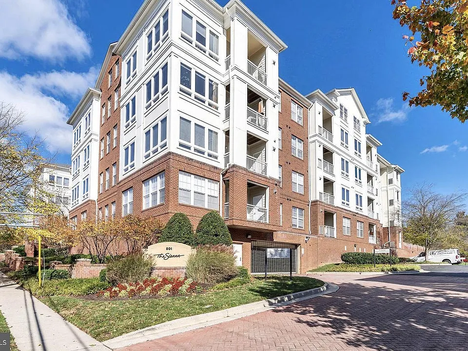 801 S Greenbrier St #422
