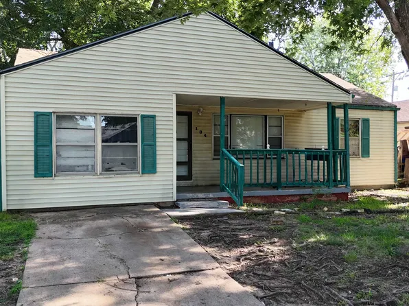 134 Stanley Dr, Arkansas City, KS 67005