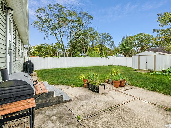 3rd image of 148 E Booker Ave