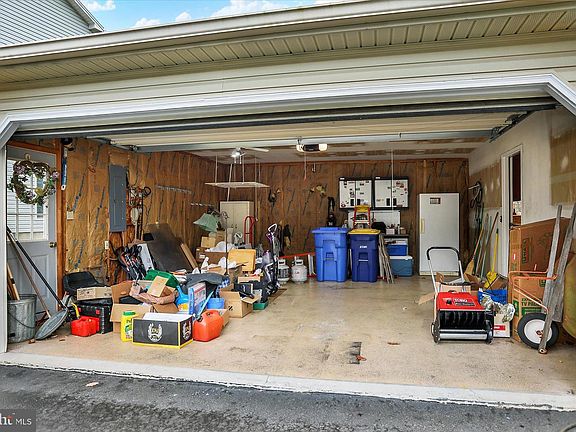4th image of 482 Chestnut Way