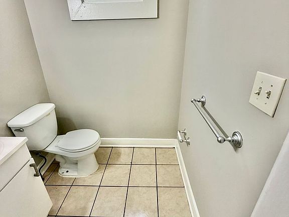 5th image of 3001 Wolcott Ave