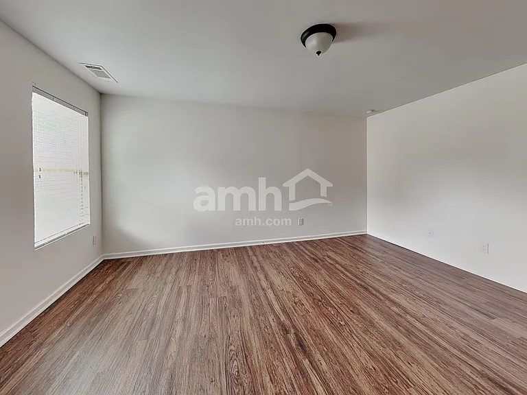 350 Scotland Dr — Photo 8