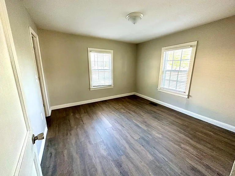 304 W Rasch Rd — Photo 13