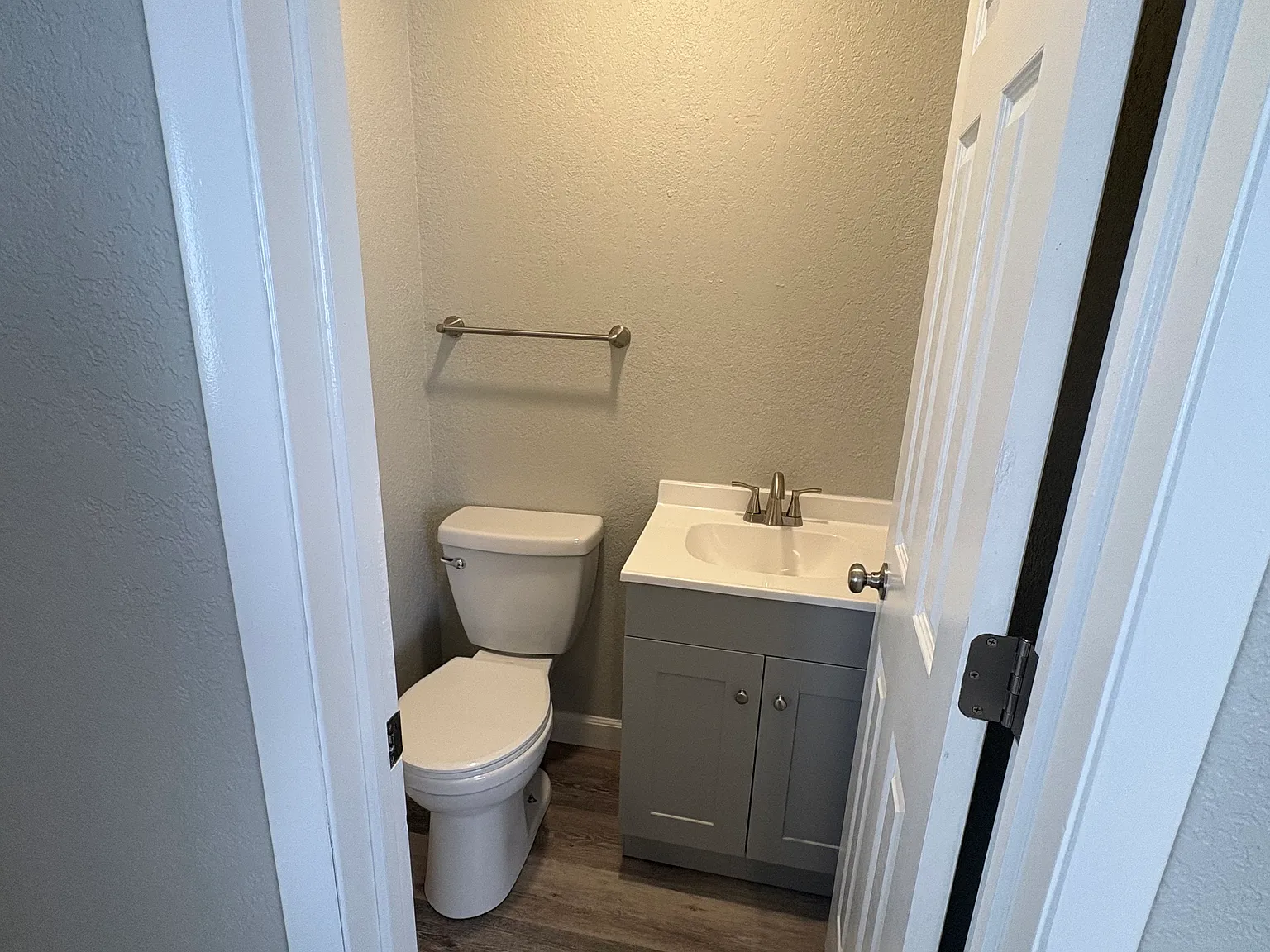 2 bed, 1.5 bath, 1000 sqft, $1,300 — Photo 4