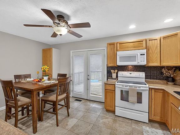 4th image of 2220 Vadalabene Dr