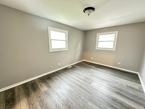 3rd image of 1581 Kenilworth Dr