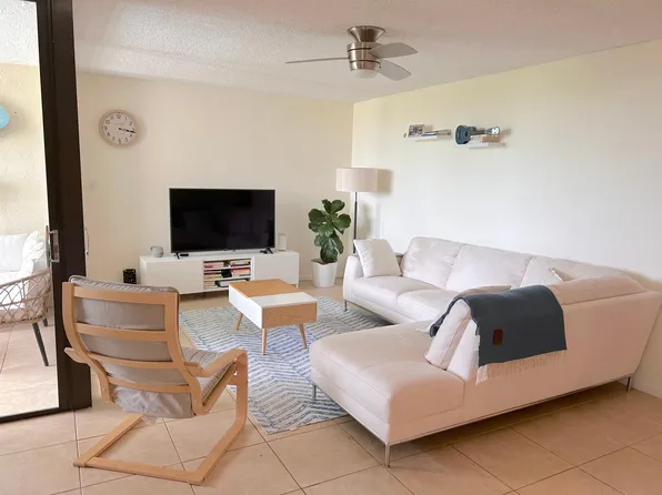 1915 Lavers Cir E, Delray Beach, FL