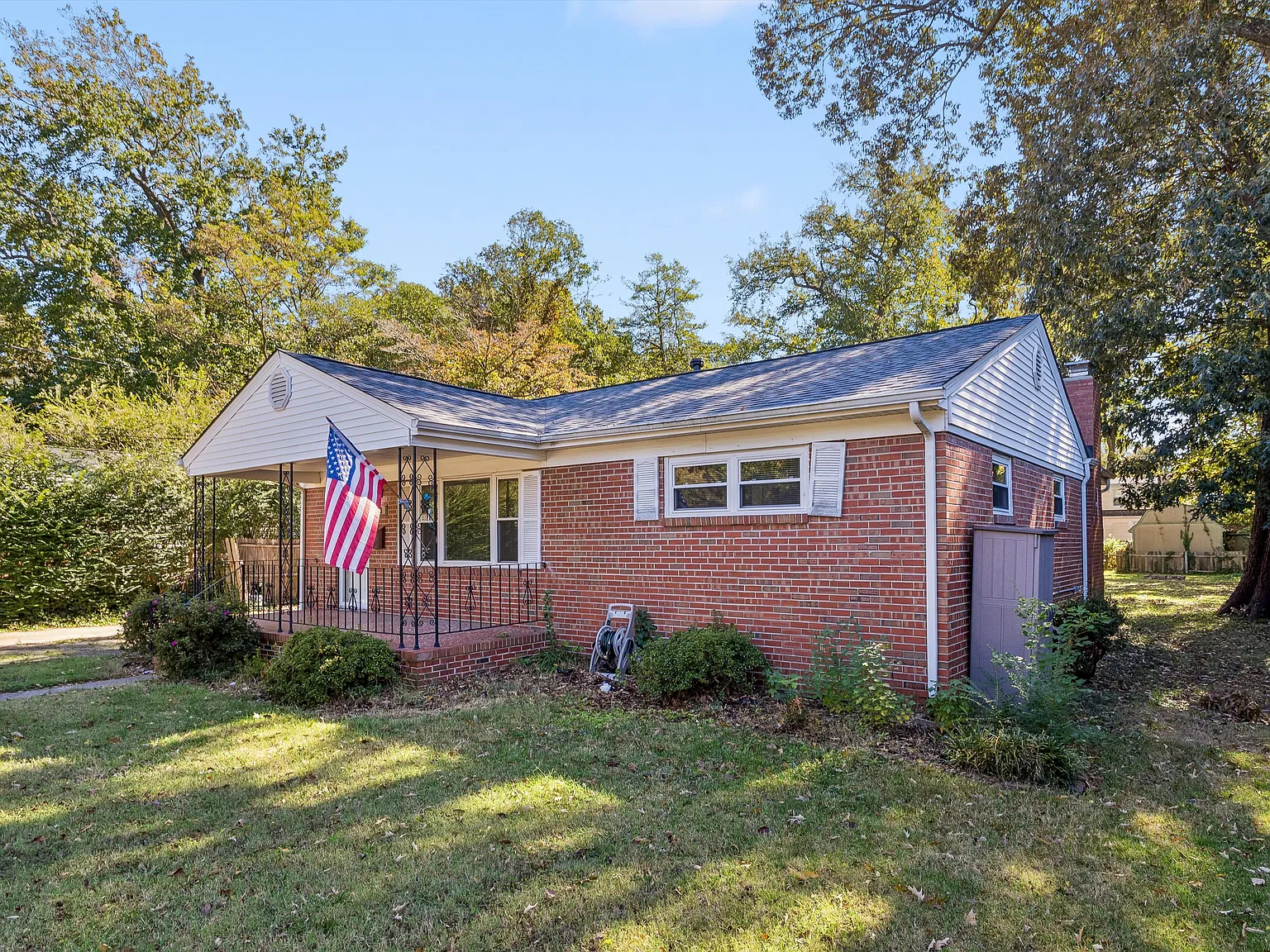 3 bed, 1321 sqft, $2,200 — Photo 4