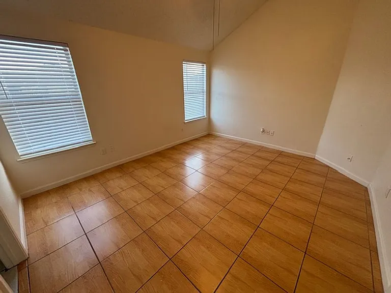 1008 Rock Springs Dr — Photo 20
