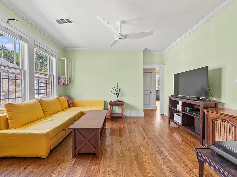 670 Maury St — Photo 4
