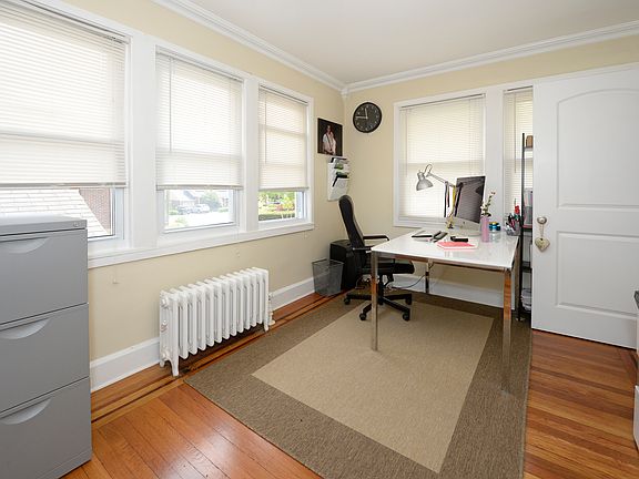 Office/1st floor bedroom