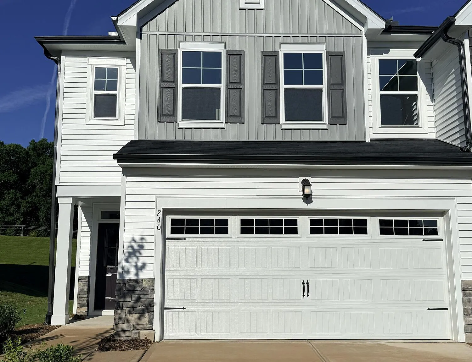 3 bed, 2.5 bath, 2050 sqft, $2,050 — Photo 1
