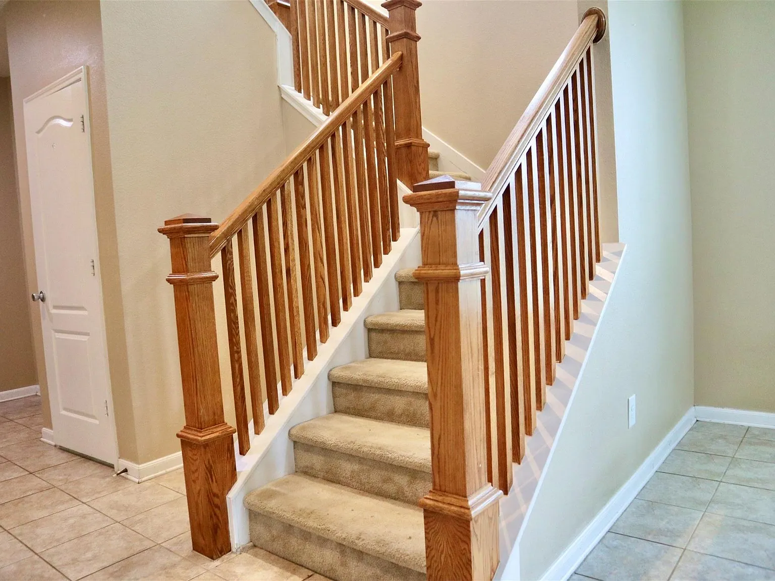 3 bed, 2.5 bath, 2688 sqft, $2,400 — Photo 3