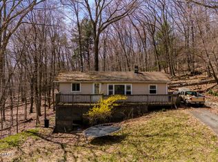 515 W Chipmunk Rd, Bushkill, PA 18324