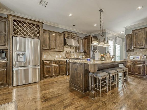4th image of 2292 Sussex Ln